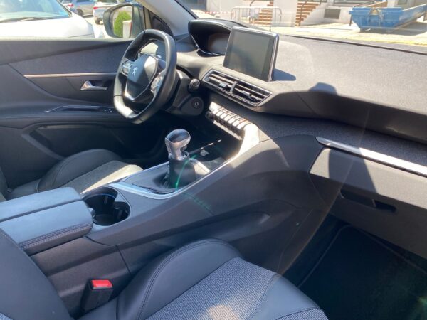PEUGEOT - 5008 Allure 1.2L PureTech 96kW 130CV SS - Imagen 12