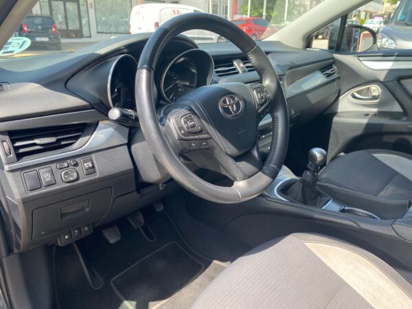 TOYOTA Avensis 2.0 150D ADVANCE - Imagen 8