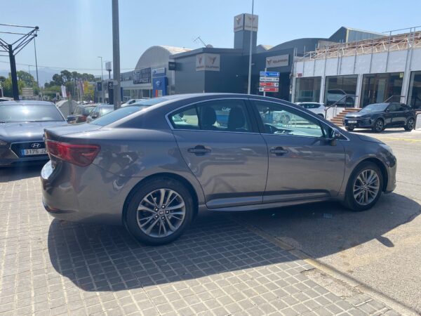 TOYOTA Avensis 2.0 150D ADVANCE - Imagen 4