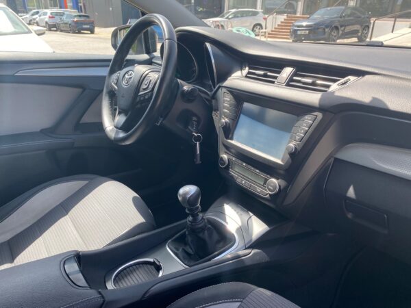 TOYOTA Avensis 2.0 150D ADVANCE - Imagen 11