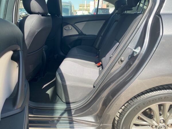 TOYOTA Avensis 2.0 150D ADVANCE - Imagen 12