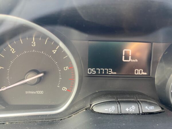 PEUGEOT 2008 Style 1.6 BlueHDi 73KW 100CV - Imagen 8