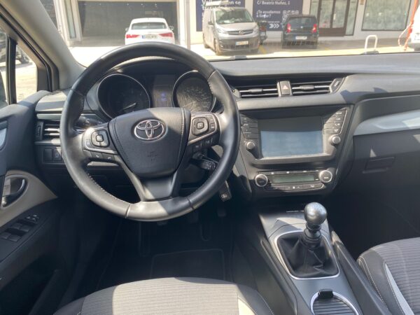 TOYOTA Avensis 2.0 150D ADVANCE - Imagen 6