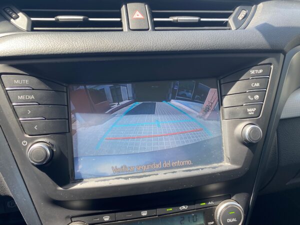 TOYOTA Avensis 2.0 150D ADVANCE - Imagen 10
