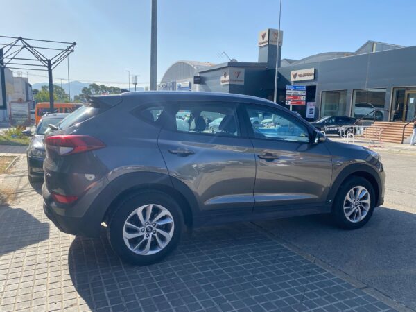 HYUNDAI TUCSON 1.7 CRDi 85kW 115CV BD Klass Nav 4x2 - Imagen 4