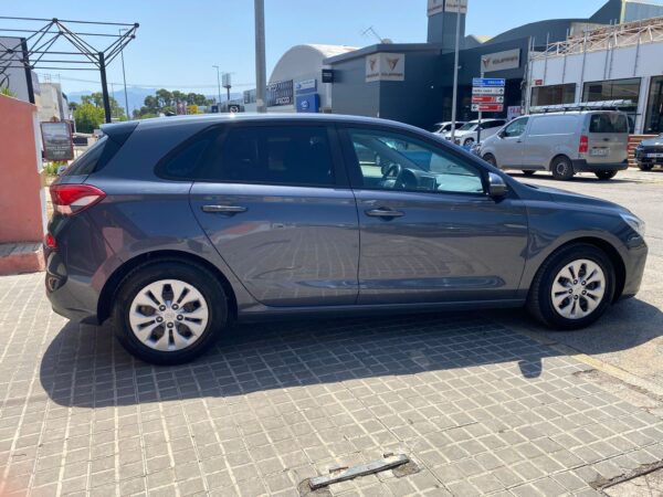 HYUNDAI i30 1.6 CRDi 70kW 95CV Klass - Imagen 4