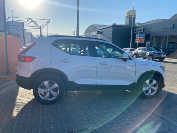 VOLVO XC40 2.0 D3 Momentum Auto - Imagen 4