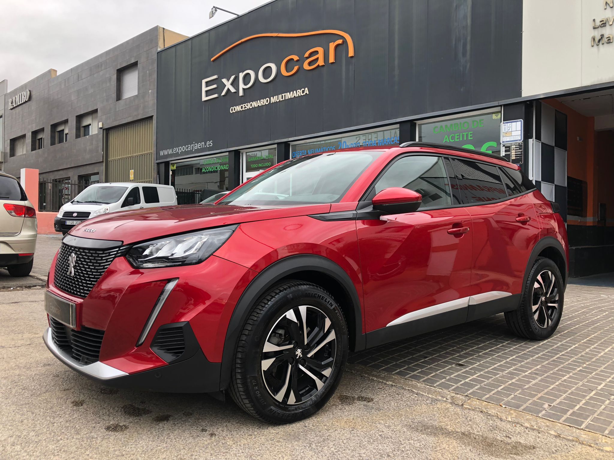 PEUGEOT 2008 Allure BlueHDI 130 SS EAT8 - Imagen 2