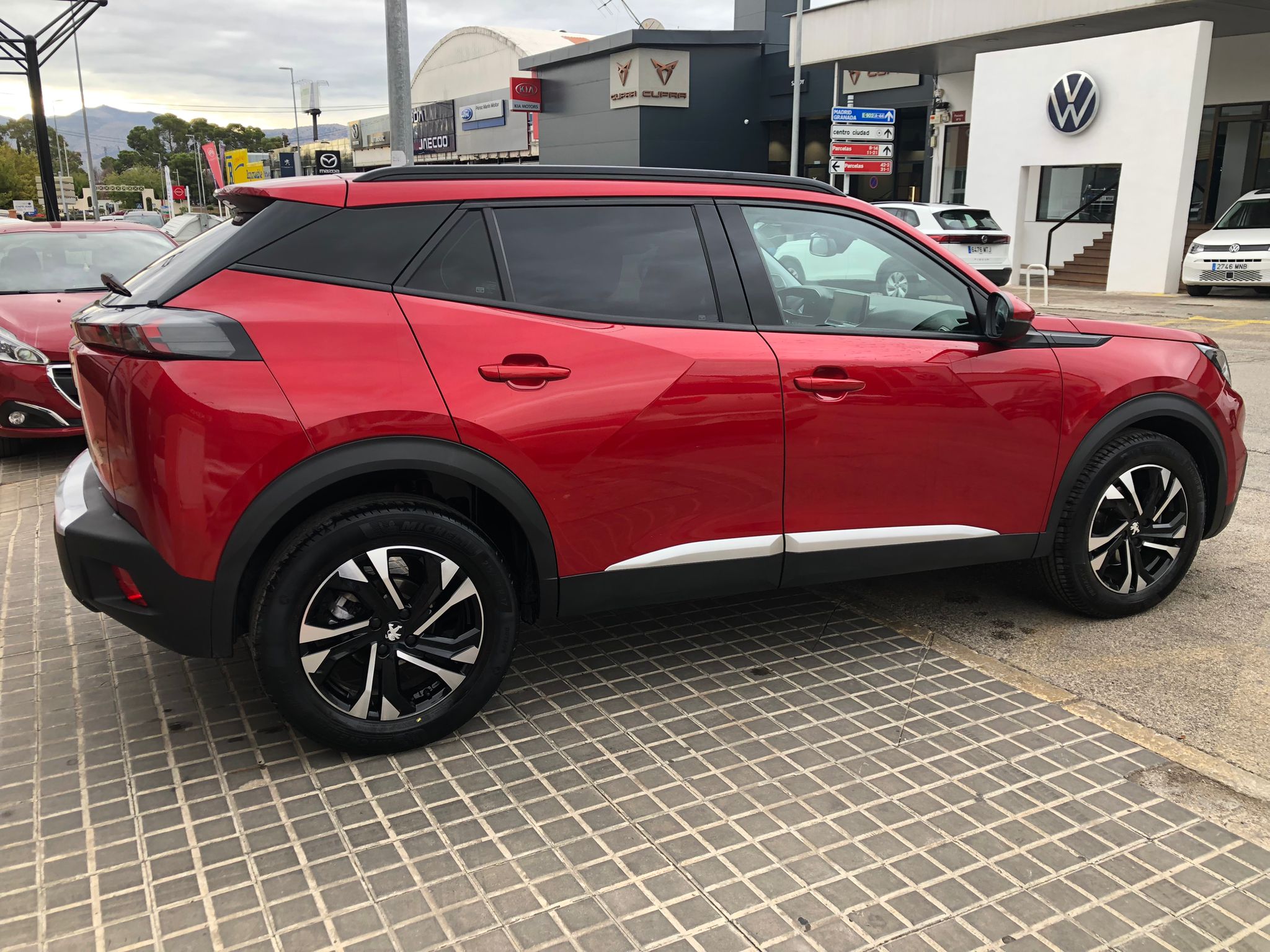 PEUGEOT 2008 Allure BlueHDI 130 SS EAT8 - Imagen 4