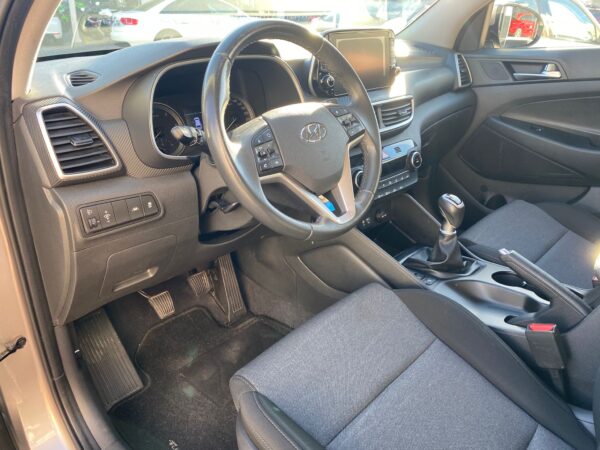 HYUNDAI TUCSON 1.6 CRDI 85kW 116CV SLE 4X2 - Imagen 11