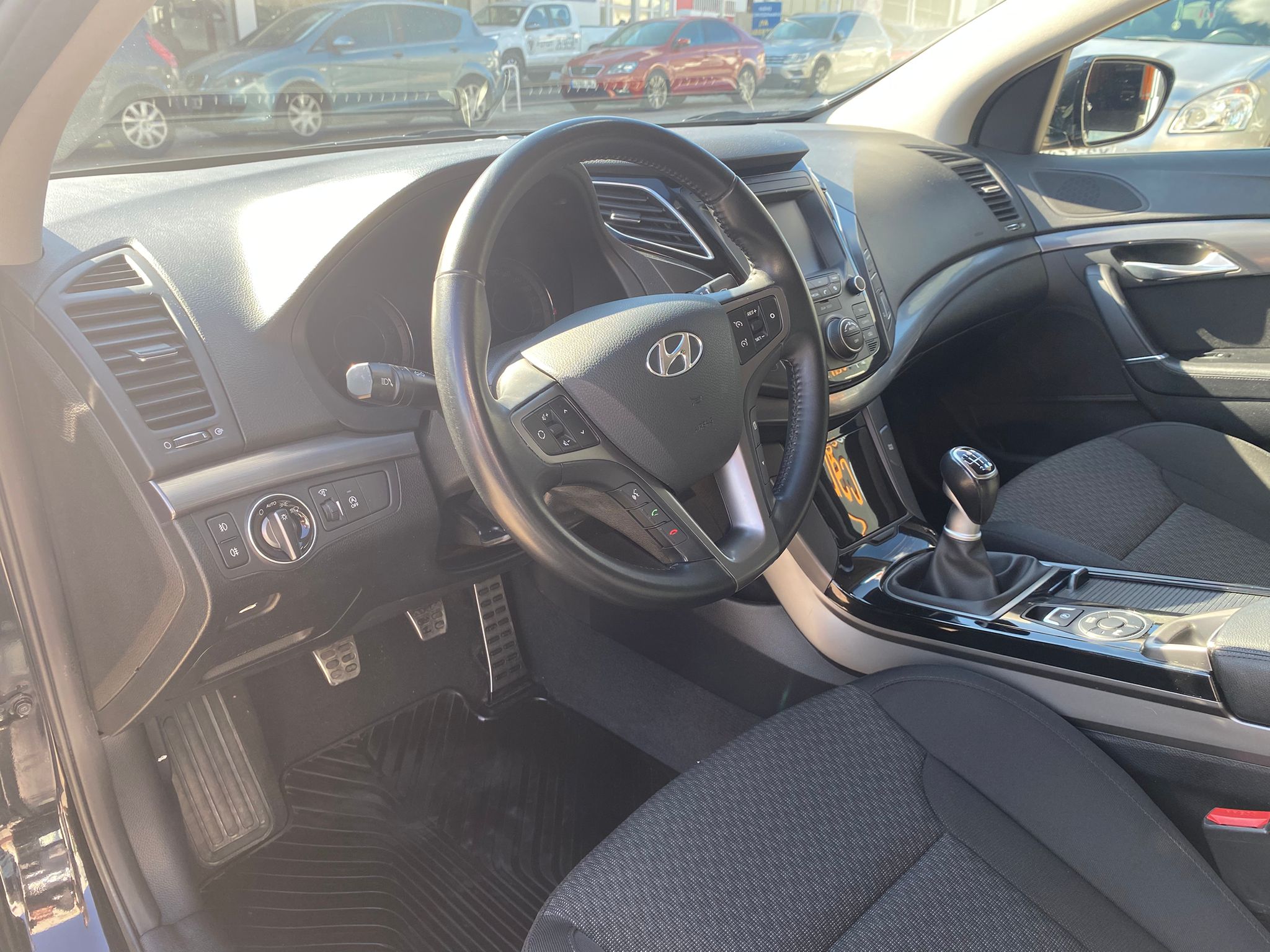 HYUNDAI i40 1.7 CRDi 85kW 115CV BlueDrive Tecno - Imagen 8