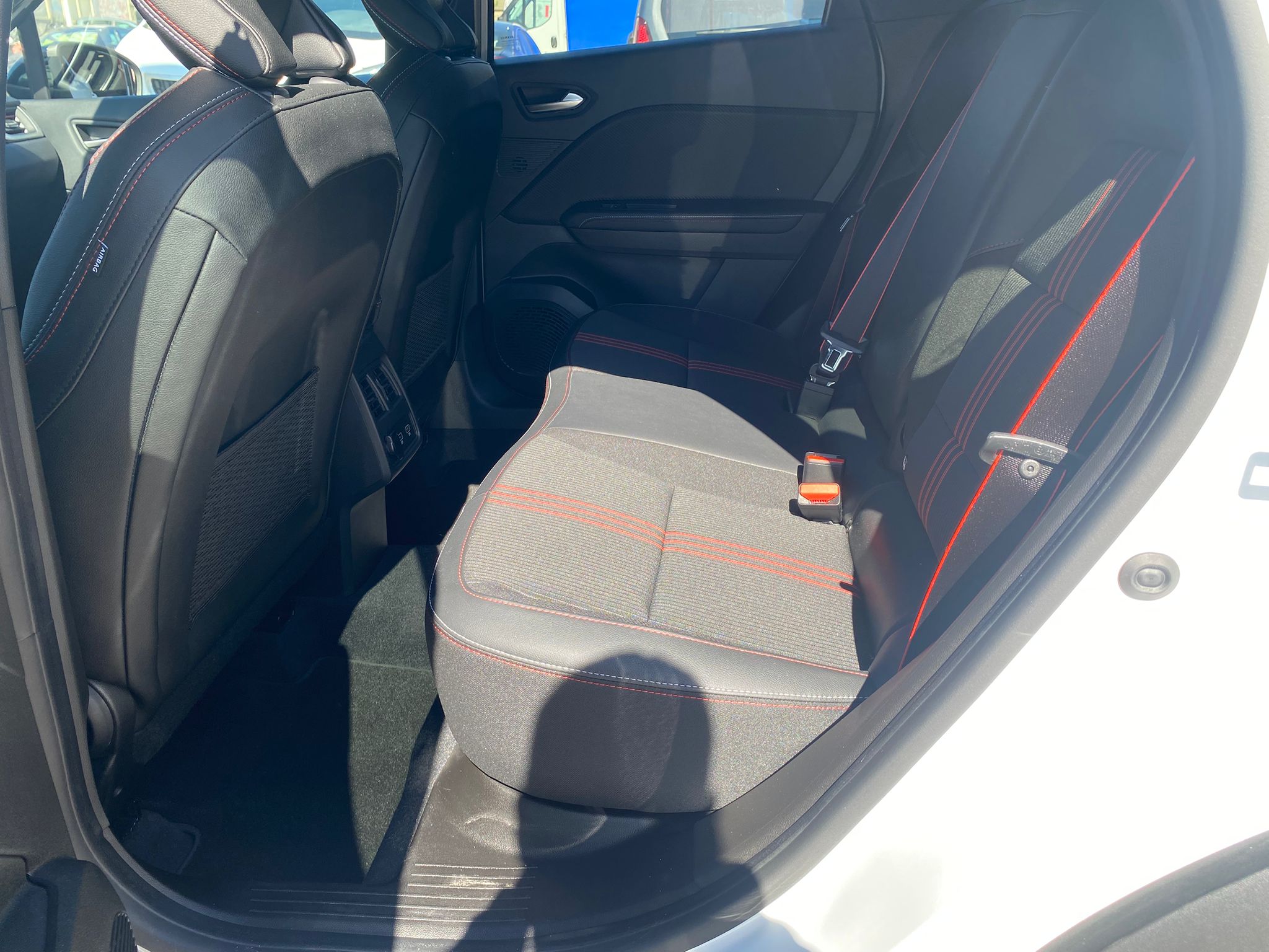 RENAULT Captur RS Line TCe 160 EDC - Imagen 19