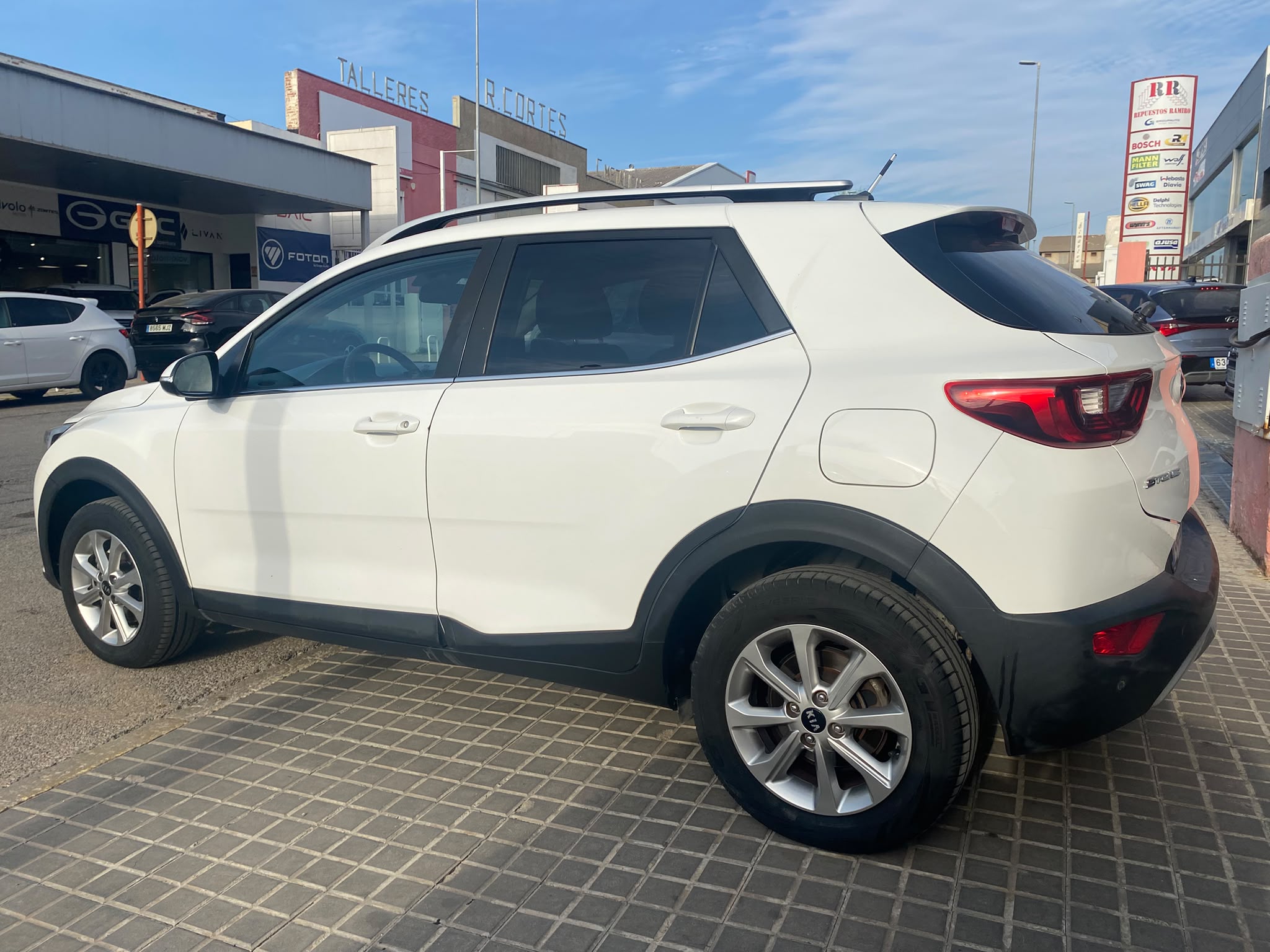 KIA Stonic 1.2 CVVT 62kW 84CV Drive EcoDynamics - Imagen 3