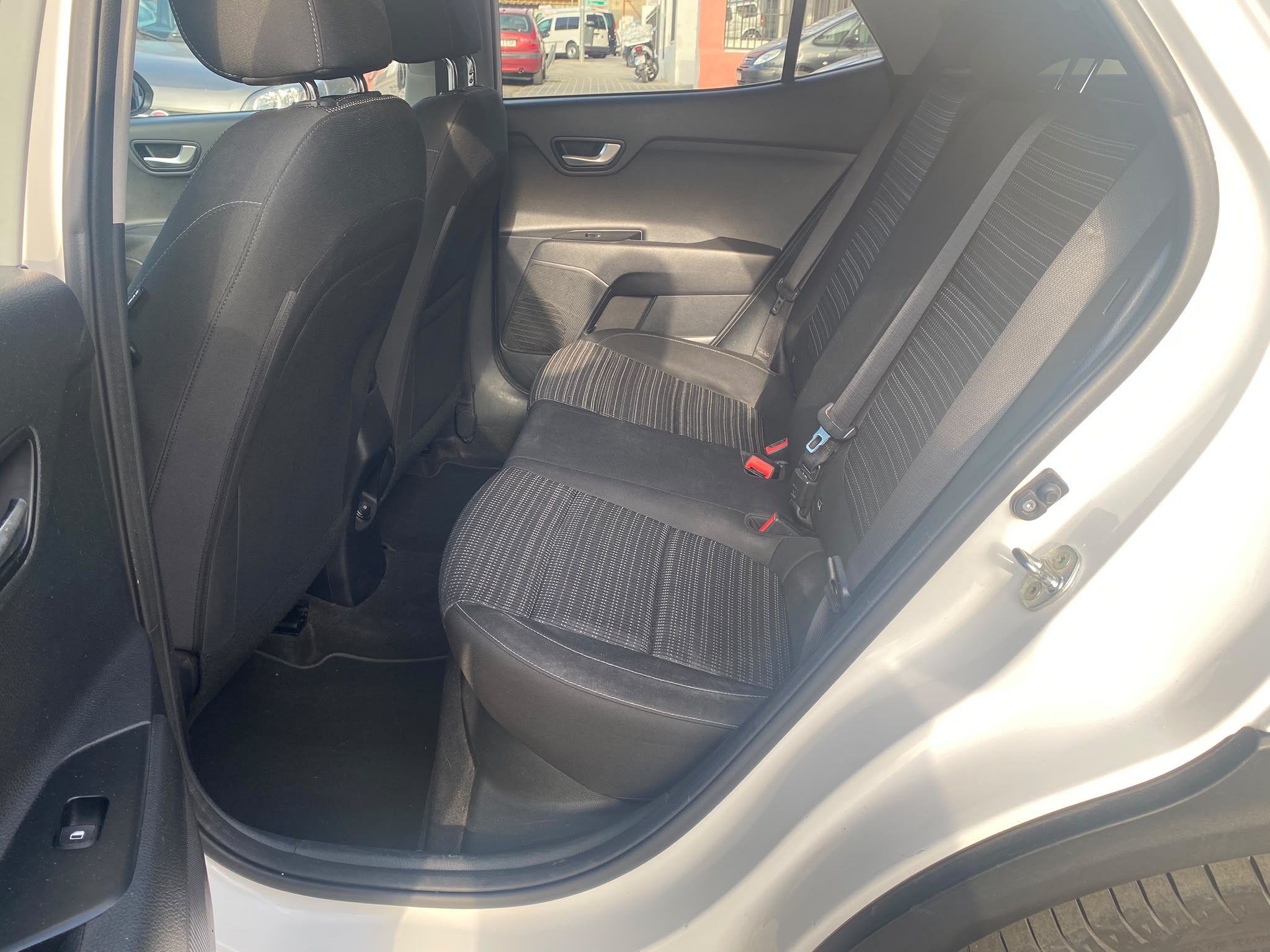 KIA Stonic 1.2 CVVT 62kW 84CV Drive EcoDynamics - Imagen 11