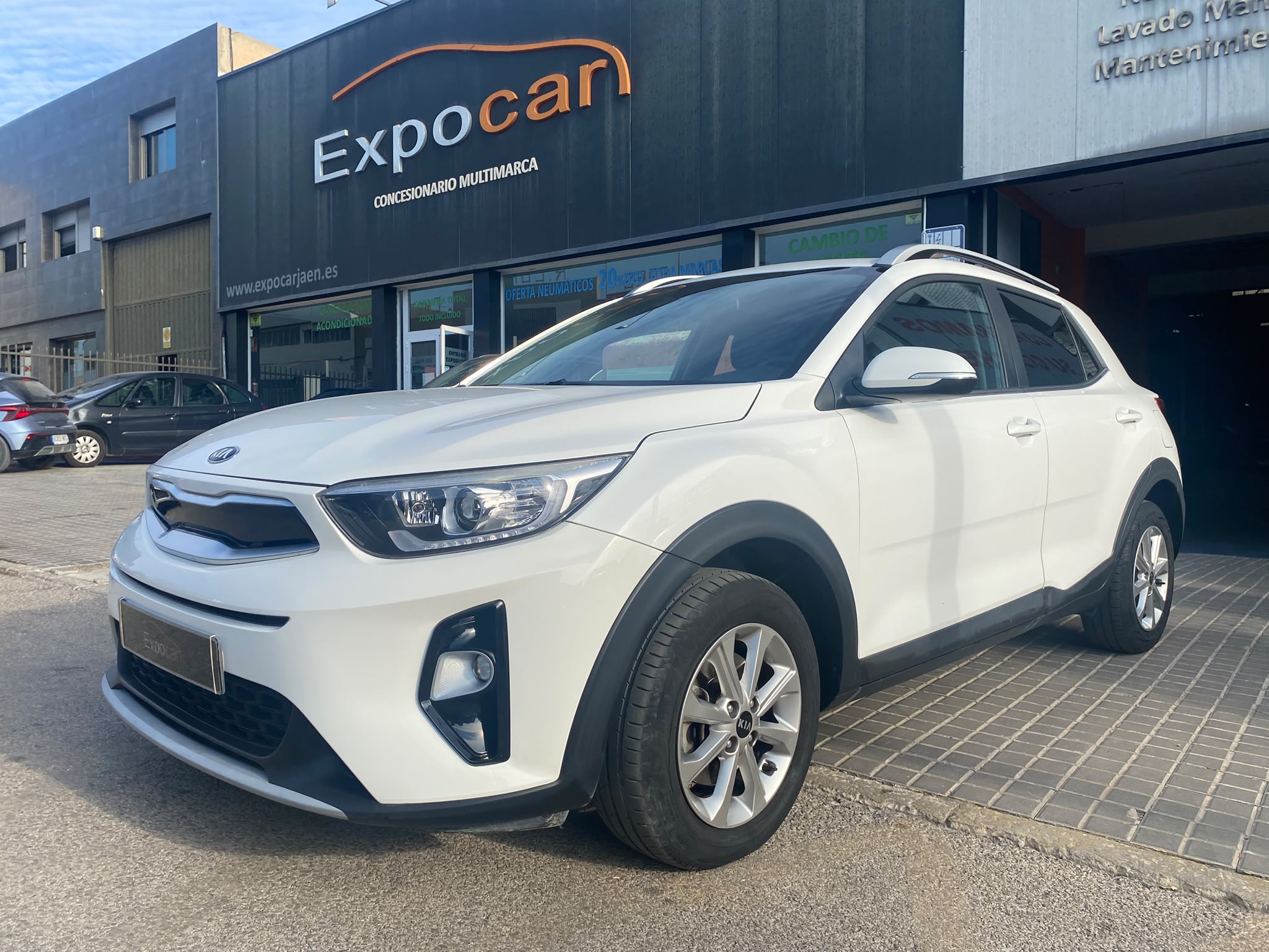 KIA Stonic 1.2 CVVT 62kW 84CV Drive EcoDynamics - Imagen 2