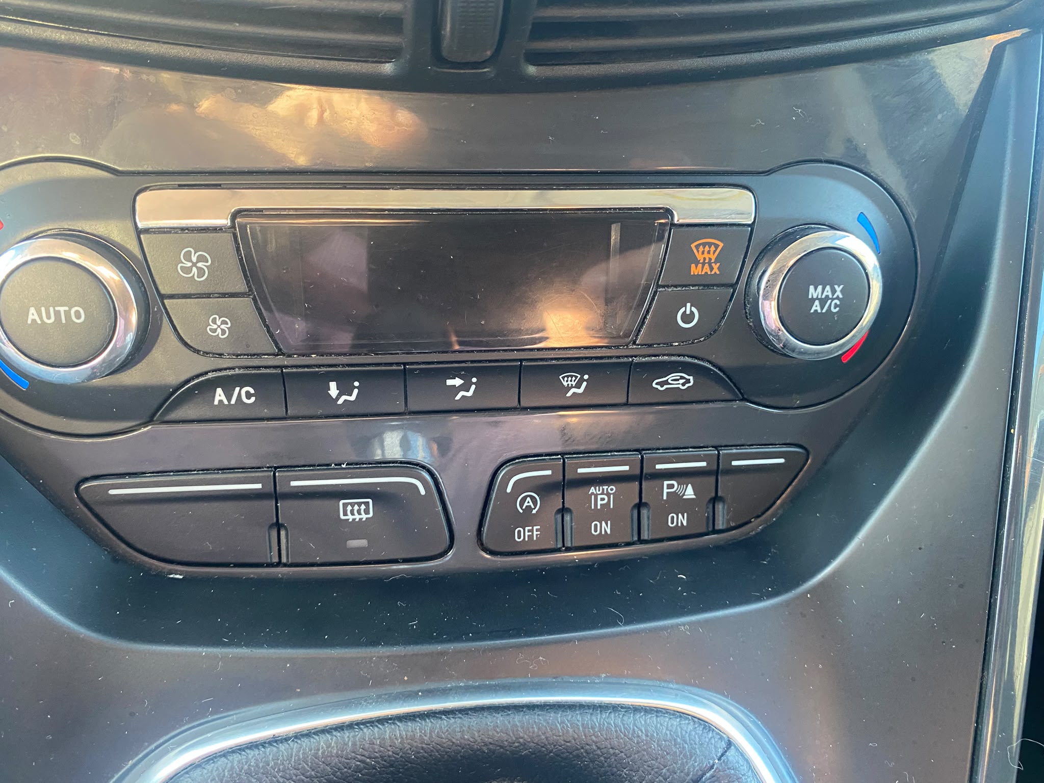 FORD Kuga 2.0 TDCi 120 4x2 Titanium - Imagen 8